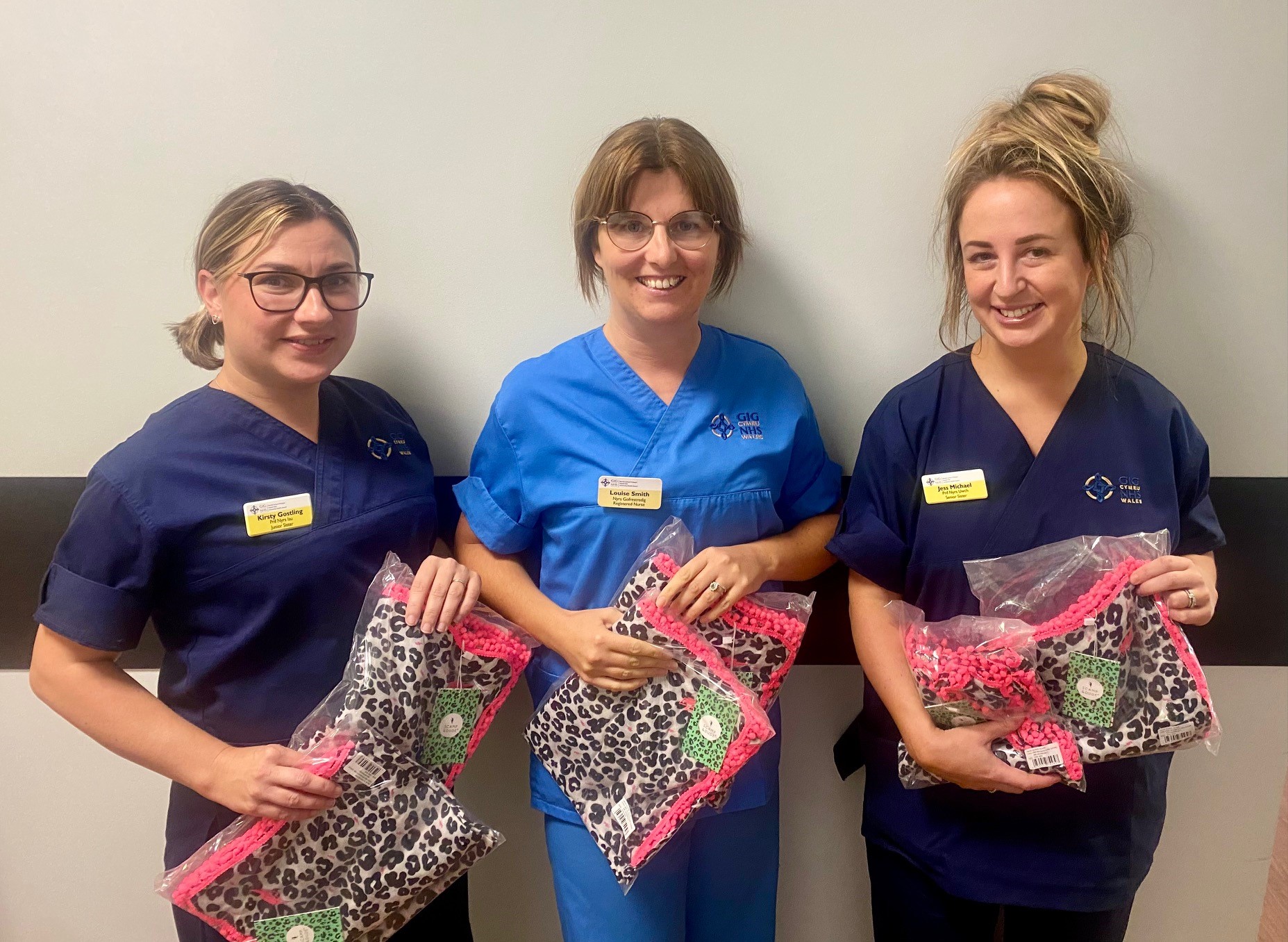nurses-at-glangwili-hospital-chemotherapy-day-unit-with-donated-super-scarves.jpg