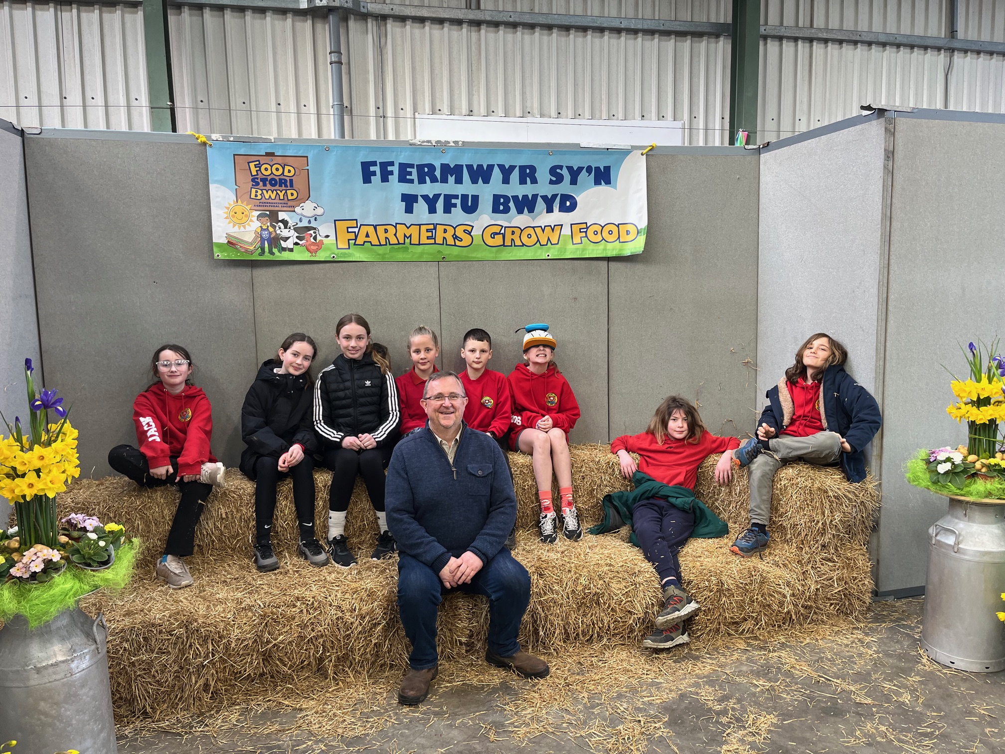 adam-thorne-with-pupils-from-bro-engli-primary-school.jpg