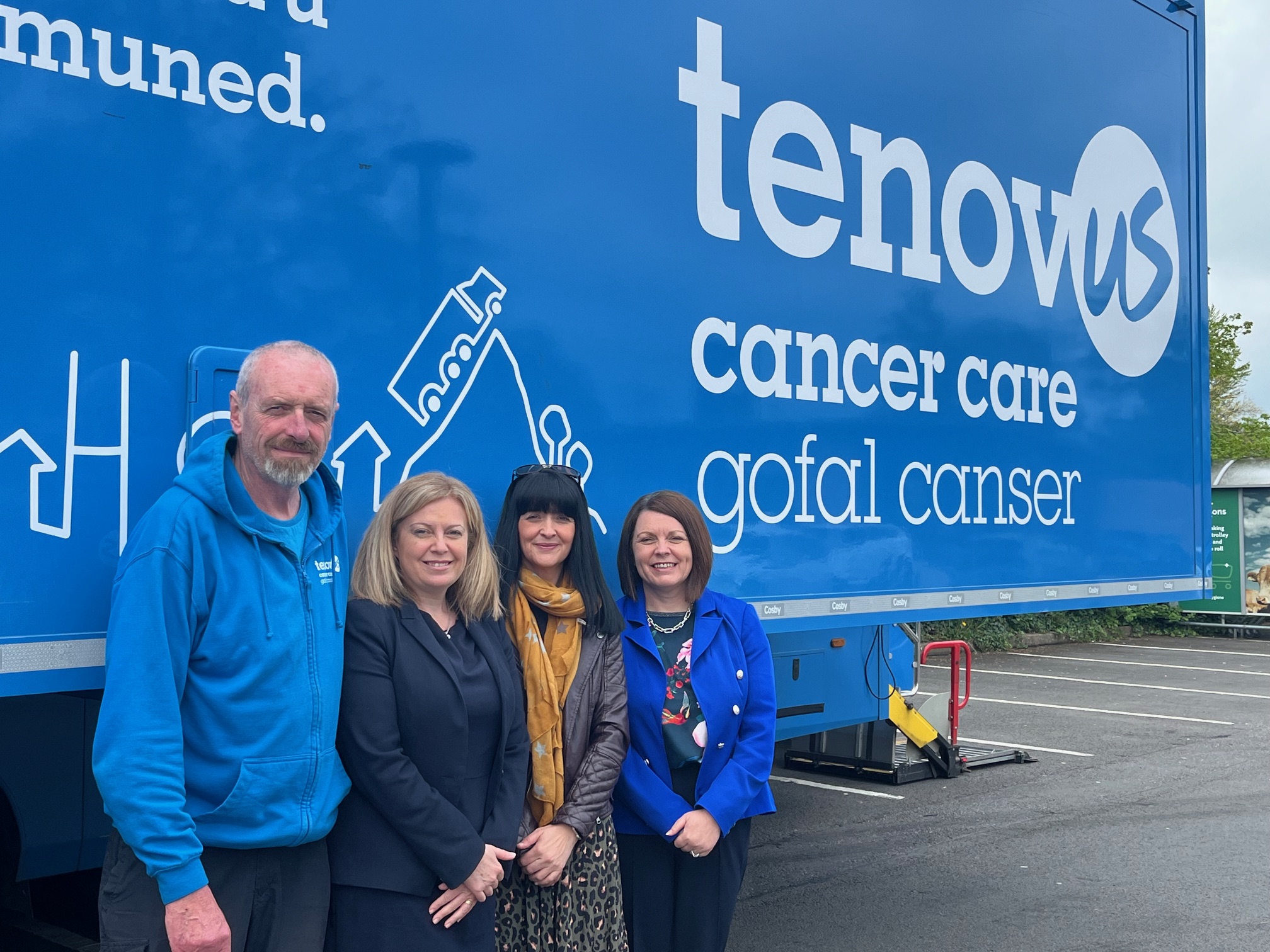 ashmole-co-partners-visit-tenovus-cancer-care-mobile-unit.jpg